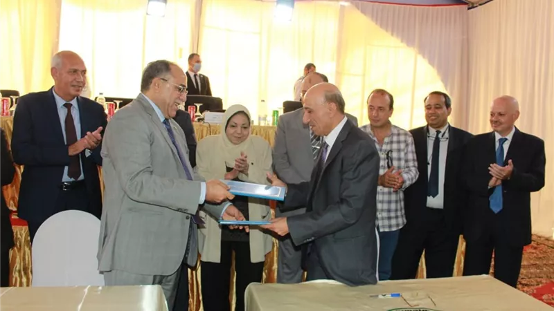 توقيع عقد المرحلة الثانية (ب) من إنشاء نادي المهندسين بالقاهرة الجديدة