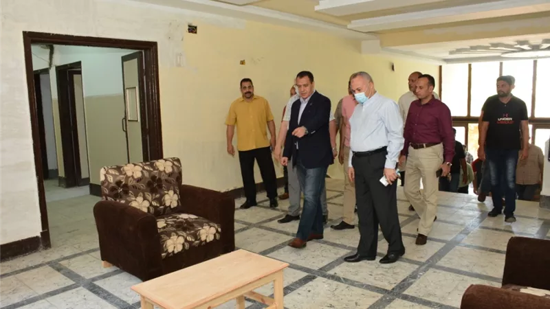 نائب رئيس جامعة أسيوط في زيارة مفاجئة بالوحدة السكنية (د) التابعة لقطاع الوفود الطلابية