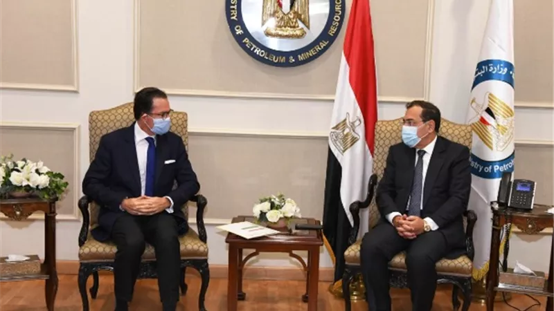 وزير البترول يستقبل السفير الفرنسي بالقاهرة لتعزيز التعاون بين البلدين