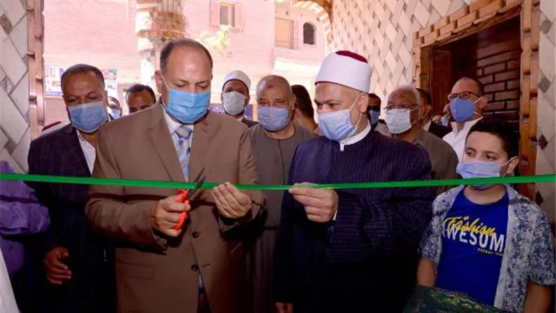 محافظ أسيوط يفتتح تجديدات و يؤدي صلاة الجمعة بمسجد النور المحمدي بالقوصية.صور