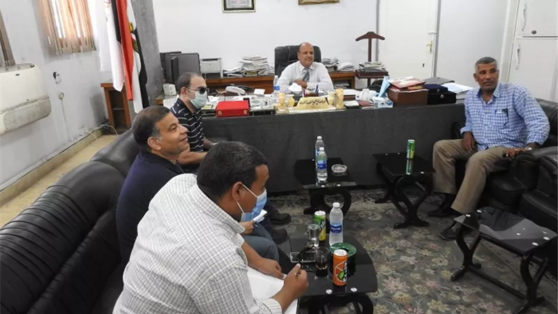 رئيس مركز أرمنت جنوب الأقصر يستقبل مسئولى شركة بتروسيف للغاز