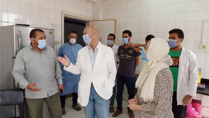 مسعود يتابع توقيع الكشف الطبي علي المرشحين للنواب بالمجلس الطبي والمعمل المشترك بالزقازيق
