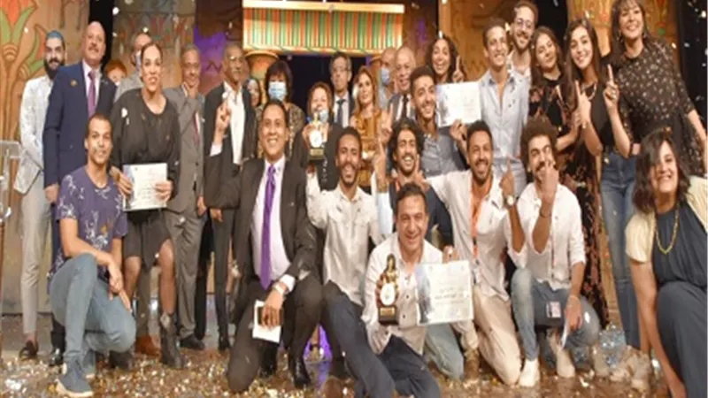 وزيرة الثقافة تسلم جوائز مسابقات الدورة 27 من القاهرة الدولى للمسرح التجريبى