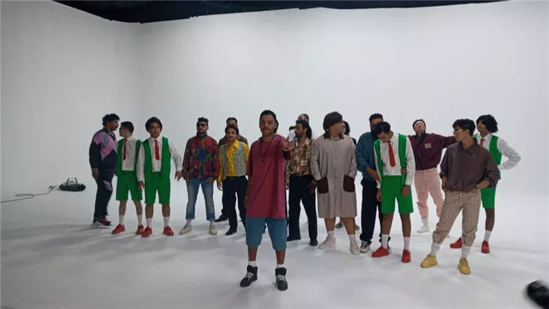 أوكا يبدأ تصوير أحدث أغانيه بعنوان 