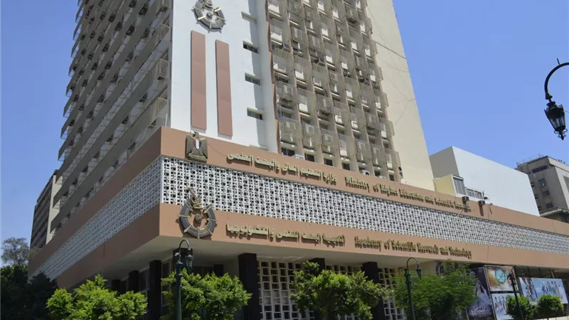البحث العلمي تستضيف جلسة نقاشية لتحويل تحديات الجائحة إلى فرص فى صناعة الادوية