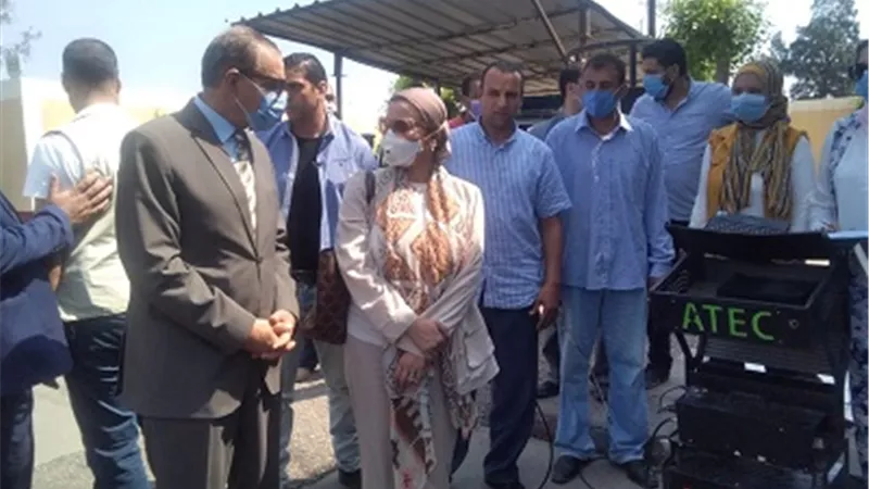 وزيرة البيئة ومحافظ كفر الشيخ يبحثان سبل الاستفادة من المخلفات الزراعية