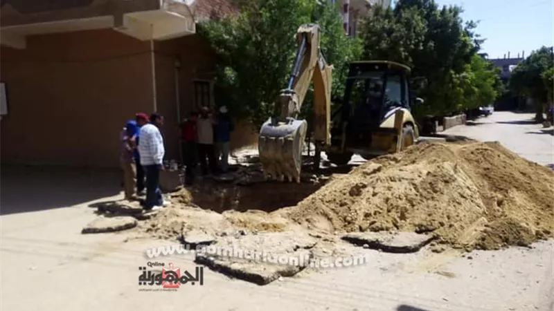 حملات نظافة وردم مصارف وإزالة مطبات بقيادة رؤساء المراكز بالوادى الجديد.صور