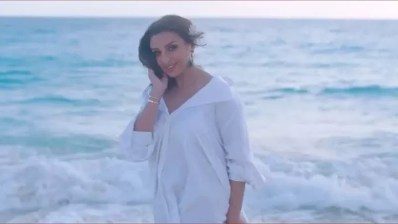 أنغام تخطف الأنظار بـ وردة في الشعر.. صور
