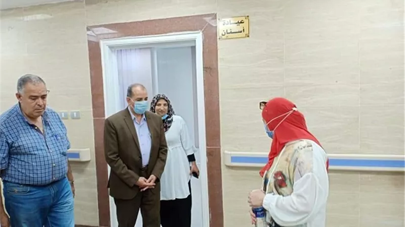 مدير التأمين الصحى يطمئن على المراحل الانشائية بمبنى عيادة الحسينية الجديد