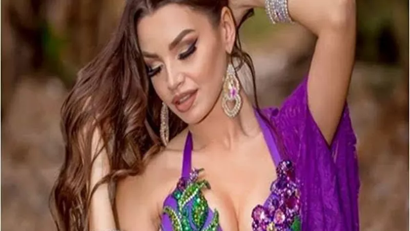 وصلة رقص لجوهرة على اغنية محمد رمضان 