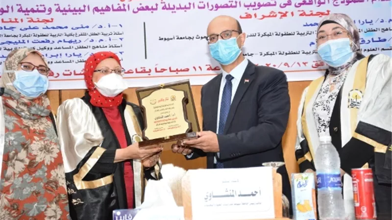 نائب رئيس جامعة أسيوط يشهد مناقشة أول رسالة ماجستير فى التربية تخصص رياض أطفال