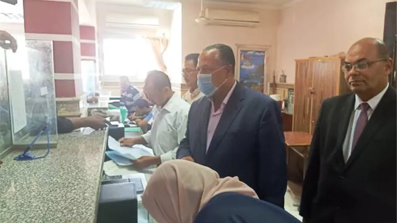 محافظ أسيوط يوجه بمتابعة المراكز التكنولوجية والتسهيل على المواطنين فى تلقى طلبات التصالح.. بالصور
