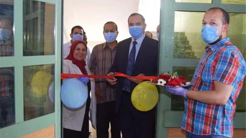 رئيس جامعة سوهاج يفتتح مركز إنتاج الكمامات للوقاية من فيروس كورونا..بالصور