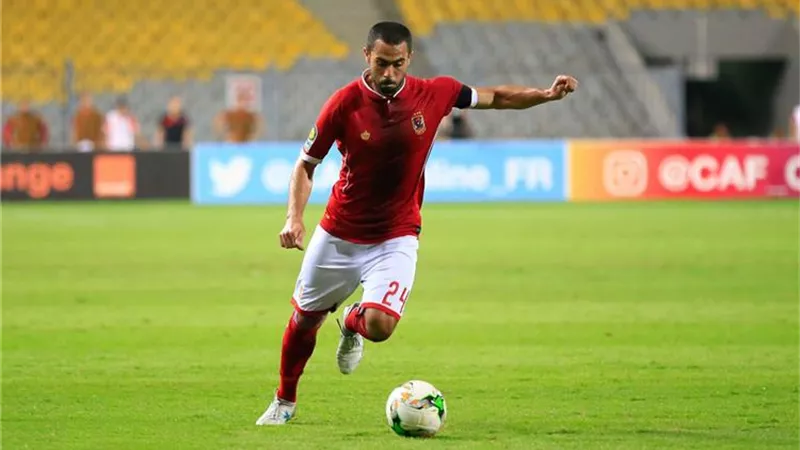 بيراميدز يكشف حقيقة طلب أحمد فتحي البقاء في الأهلي