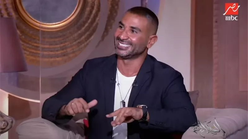 عمرو أديب لـ أحمد سعد: ليه مصر تخطب وتتجوز؟.. والفنان يرد