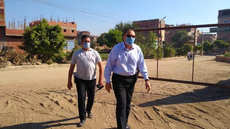 محافظ الشرقية يُحيل 64 من العاملين بالوحدتين المحلية والصحية بالزوامل للتحقيق.. صور