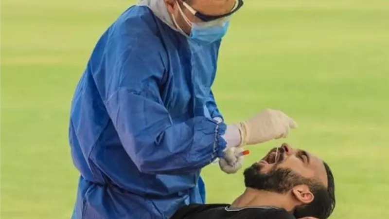 بعد إصابة 3 من نجوم الفريق .. الاهلي يجري مسحه كورونا لجميع اللاعبين