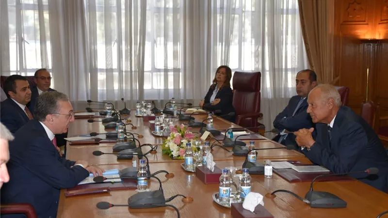أبو الغيط يبحث مع وزير خارجية أرمينيا الأوضاع في المنطقة