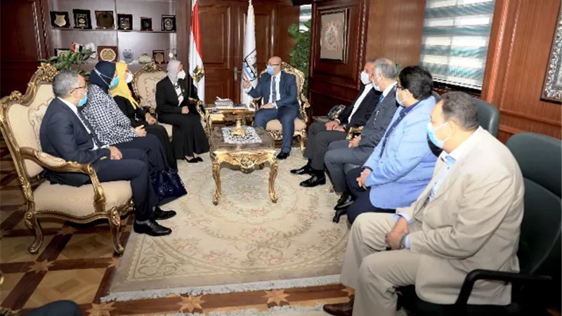 محافظ بنى سويف يبحث تعظيم التعاون مع هيئة جودة التعليم.. بالصور