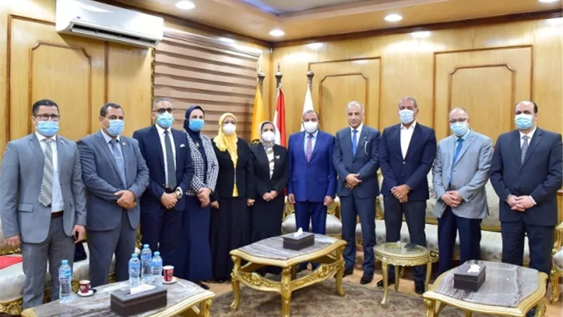 رئيس جامعة بنى سويف يستقبل رئيس هيئة ضمان جودة التعليم