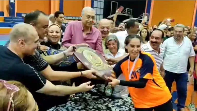 آنسات الشمس بطلات دوري اليد لأول مرة في تاريخ النادي