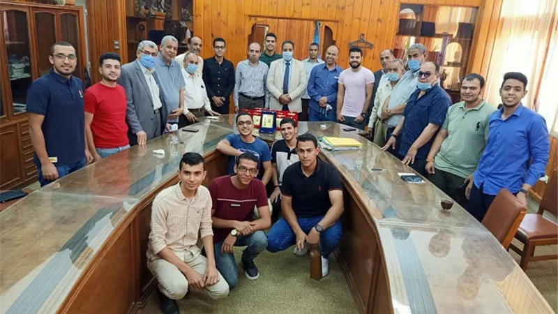 كلية العلوم بنين بأسيوط تكرم عددا من أعضاء فريق إيناتكس الأزهر من أبناء الكلية