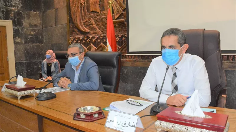 محافظ الغربية يجتمع بإدارة المتغيرات المكانية ويؤكد على سرعة الأداء والعمل بشفافية
