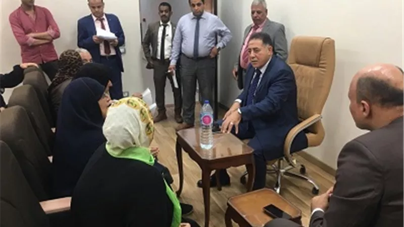 أشرف الخطيب يستقبل عدداً من أسر الشهداء والمصابين للإستماع لمشاكلهم