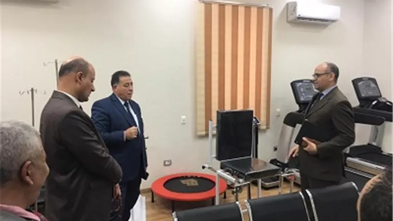 الأمين القومي لأسر الشهداء والمصابين يتفقد أعمال تطوير المرحلة الثانية للعيادات الطبية