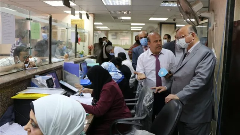 محافظ القاهرة يتفقد إجراءات التصالح خلال زيارة مفاجئة للمراكز التكنولوجية صور