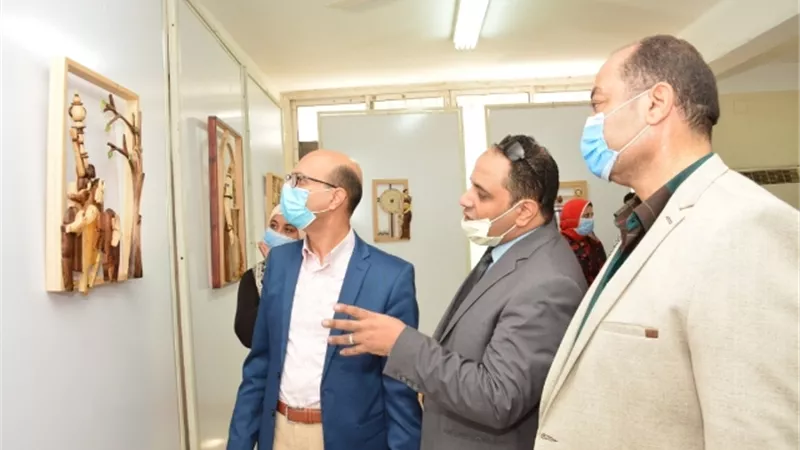 نائب رئيس جامعة أسيوط يفتتح معرض حالة للفنان سعيد مصطفى و يتفقد لجان أمتحانات الدراسات العليا بالتربية النوعية.صور