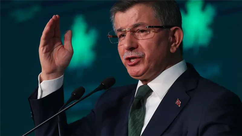 أوغلو يهاجم أردوغان: جعلت تركيا وحيدة في أزمة شرق المتوسط