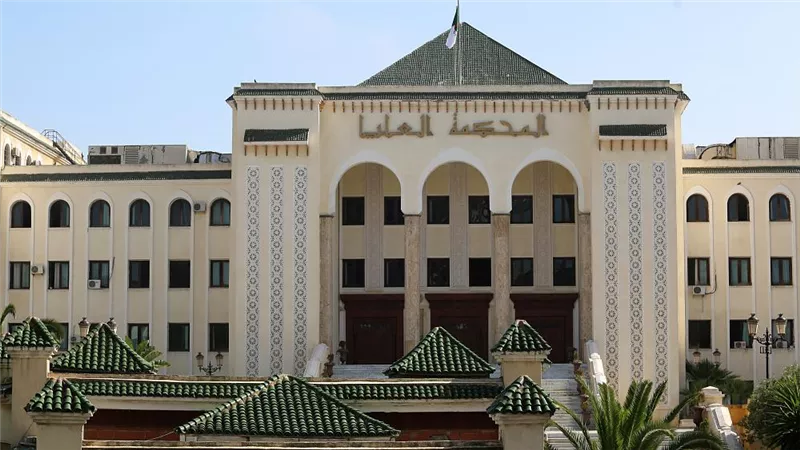 محكمة جزائرية تدين وزيرين سابقين بتهم فساد
