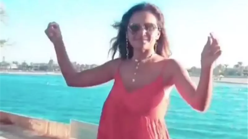 شاهد.. وصلة رقص لنيللى كريم على أنغام 
