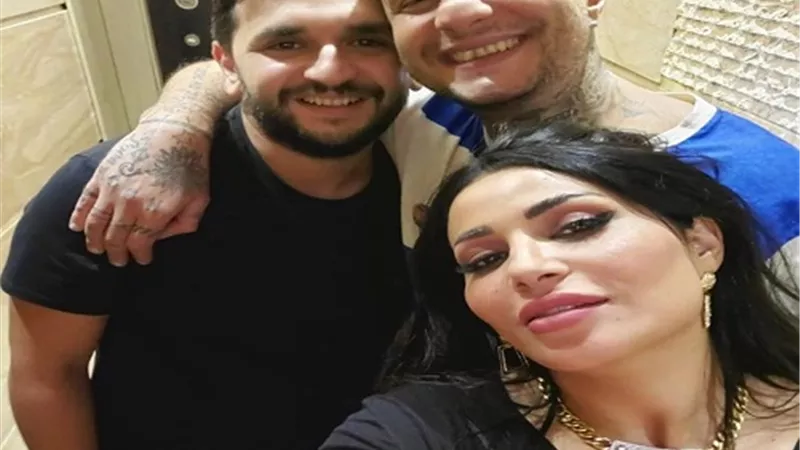 أحمد الفيشاوي يشعل السوشيال ميديا برفقة زوجته ومحمود حميدة ونجوم مسرح مصر.. صور