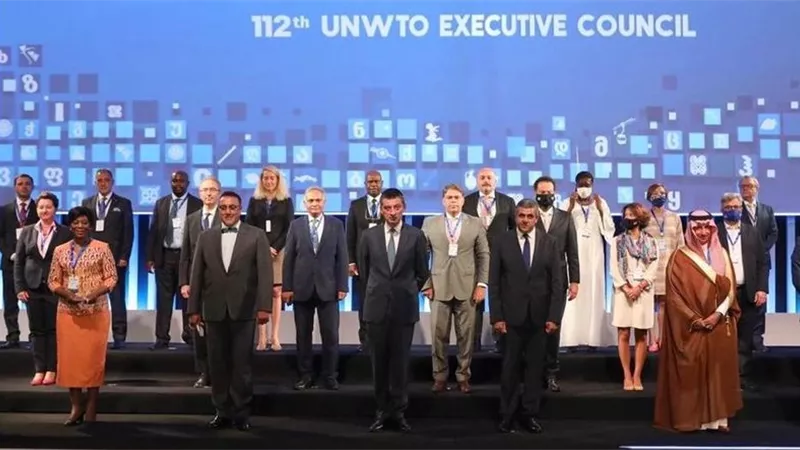 العناني: لجنة لتوحيد الضوابط والإجراءات الاحترازية الخاصة بالسياحة والسفر