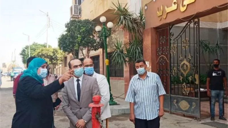 نائب محافظ سوهاج يتفقد سير العمل بإدارة خدمة المواطنين بحي غرب..صور