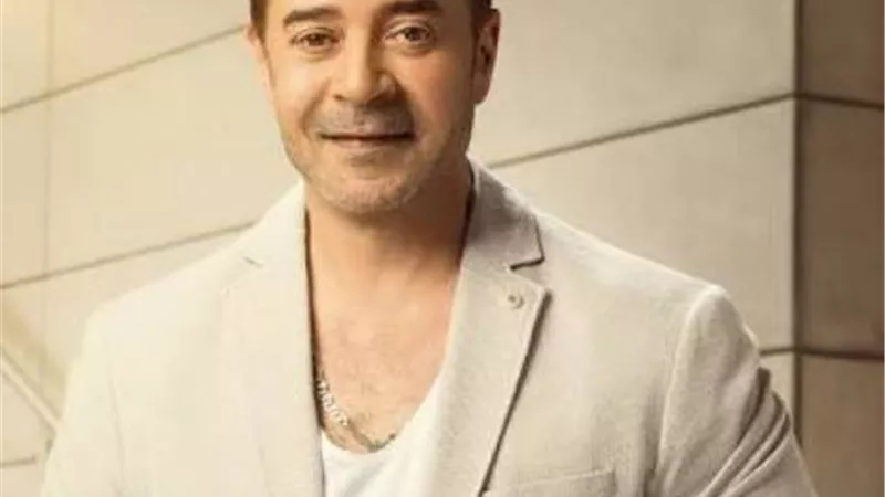 مدحت صالح يحصد جائزة الإبداع بمهرجان همسة للاداب والفنون