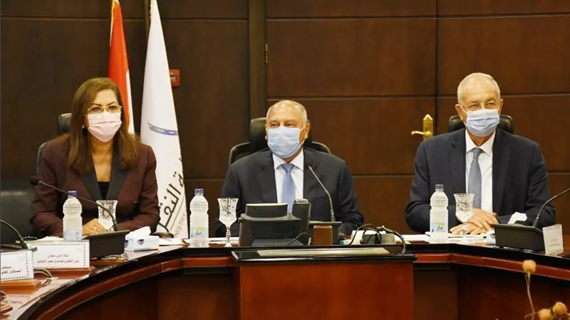 مناقشة الجدول الزمني لاول مصنع للوحدات المتحركة للسكك الحديدية والمترو والمونوريل