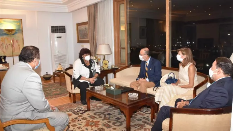 وزيرة الثقافة تدشن سلسلة ندوات علاقات ثقافية وتهنئ سفير المكسيك بالعيد الوطنى لدولته
