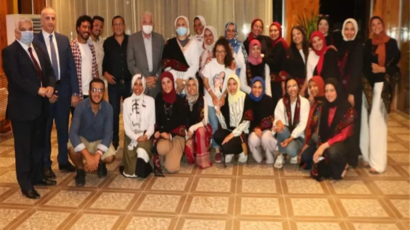 فودة يشكر رئيس جامعة حلوان ويشيد برسم الجداريات لطلاب الفنون التطبيقية