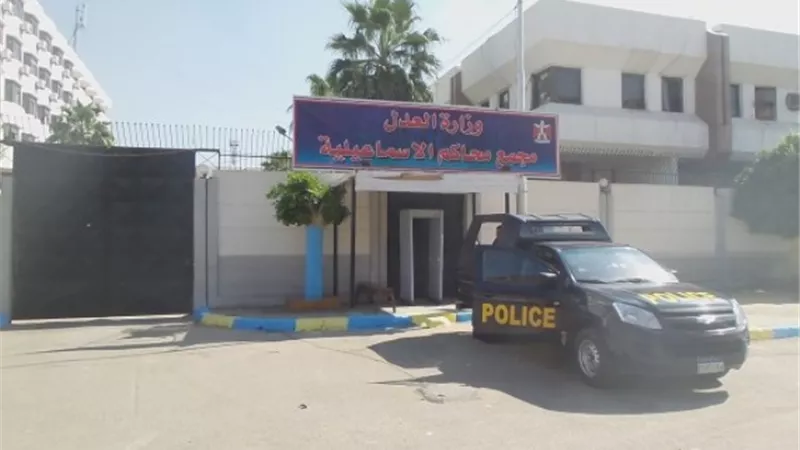 توافد المرشحين المحتملين للنواب لتقديم أوراقهم بمحكمة الإسماعيلية الابتدائية