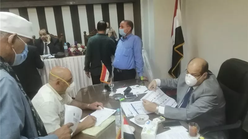 زحام على محكمة اسيوط لتقديم طلبات الترشح لمجلس النواب والقائمة الوطنية تحصل على الأرقام الأولى