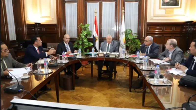 وزير الزراعة يعقد اجتماعا لبحث سرعة الانتهاء من منظومة كارت الفلاح الذكي