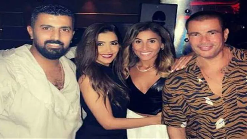 محمد سامى وزوجتة برفقة الهضبة ودينا الشربينى.. صور
