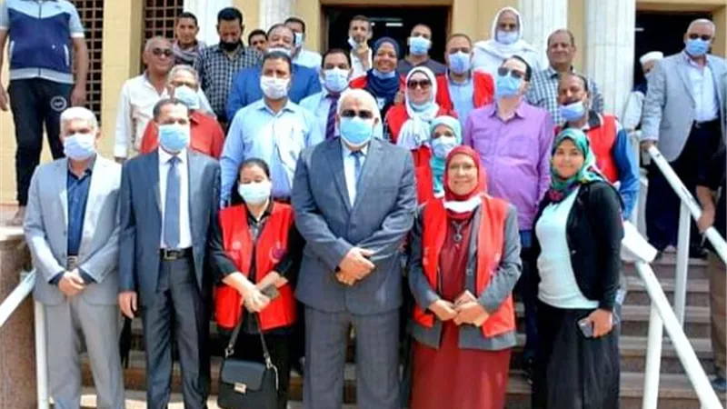 محافظ الوادى الجديد يدشن مبادرة رئيس الجمهورية لعلاج الأمراض المزمنة.. بالصور