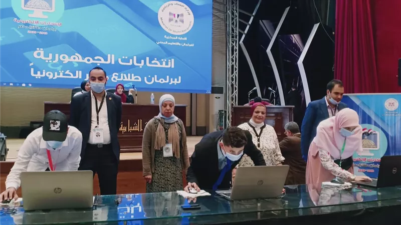 فاطمة الشافعي رئيسا لبرلمان طلائع الجمهورية