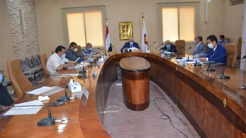 (برئاسة محافظ الإقليم) تشكيل لجنة لاختيار المتقدمين لشغل وظائف قيادية بزراعة الوادى الجديد