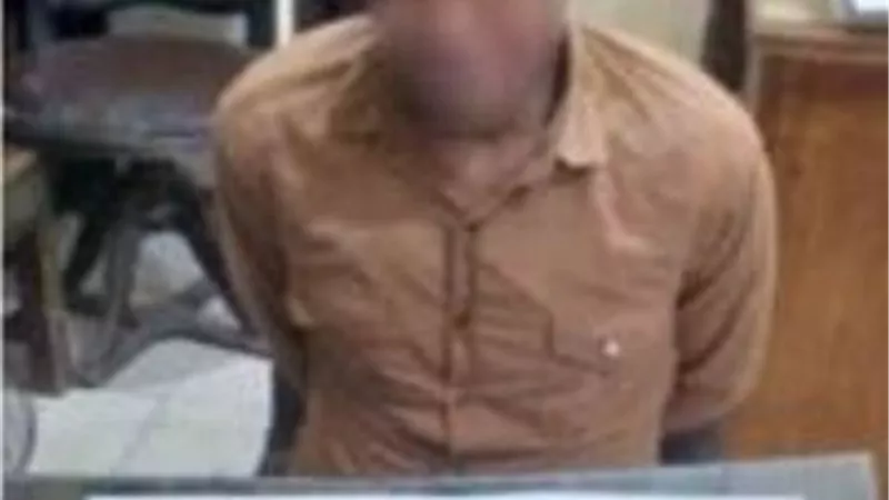 ضبط سائق انتحل صفه رجل شرطة للنصب على المواطنين بالأميرية