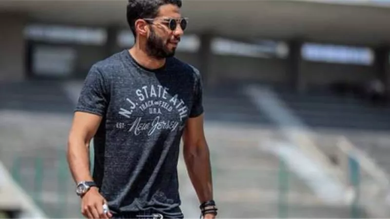الأهلي يحذف صور إكرامي ورمضان ويتجاهلهما في احتفالية تتويج الدوري